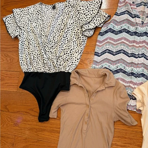 Size small top lot bundle - Picture 3 of 3